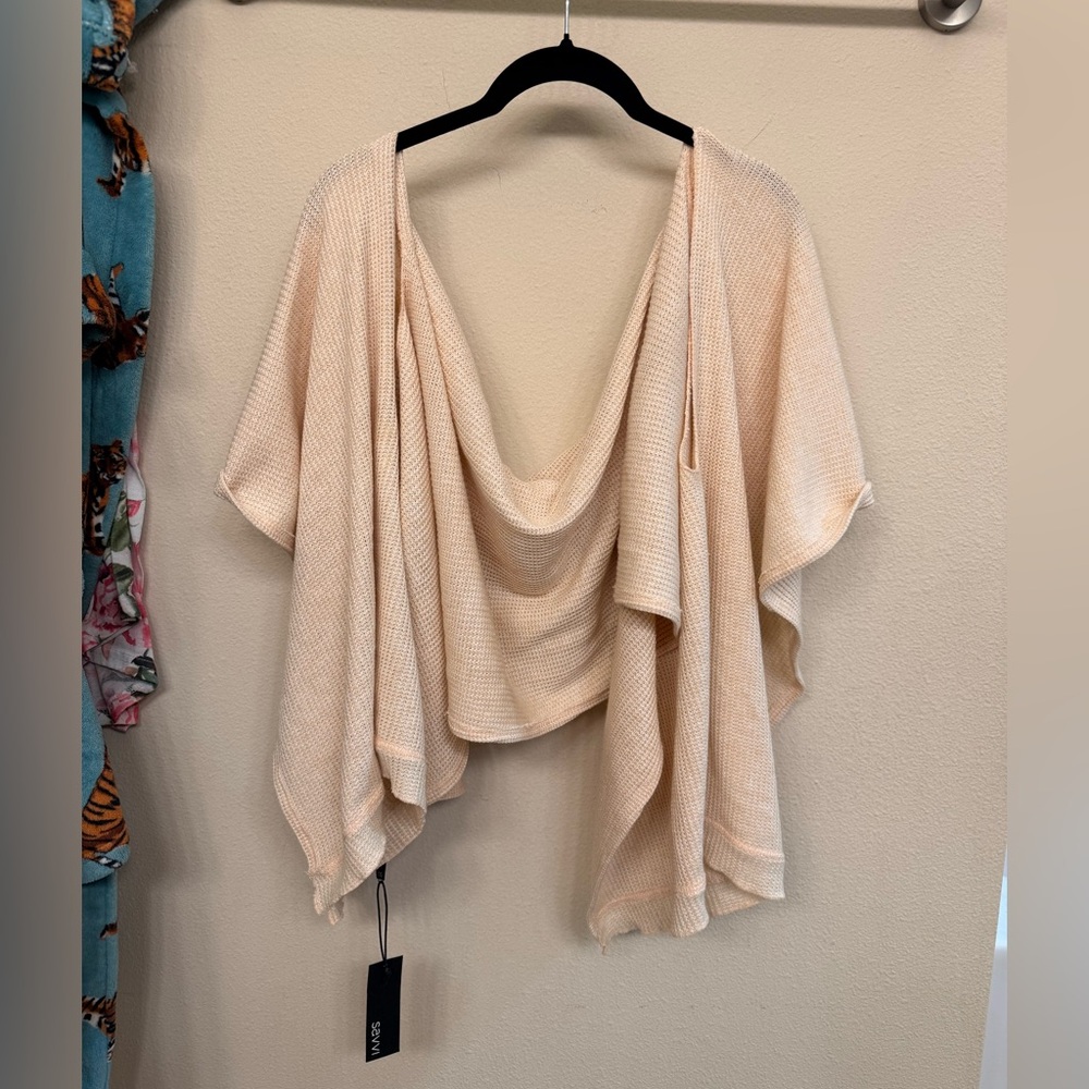 🎉🎉Savvi Cream Shawl